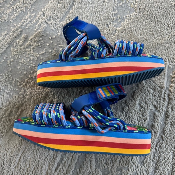 Farm Rio Blue Macaw rainbow Platform Sandals tropical cross cross straps Size 6 - Picture 6 of 12